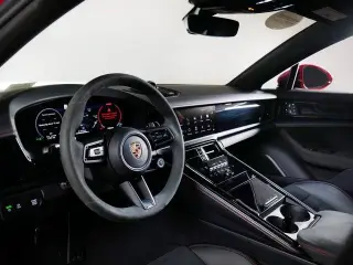 2025 Porsche Panamera GTS - Photo 29