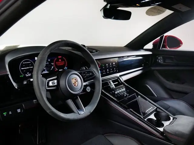 2025 Porsche Panamera GTS - Photo 31