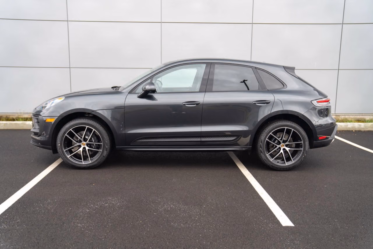 2026 Porsche Macan T - Photo 12