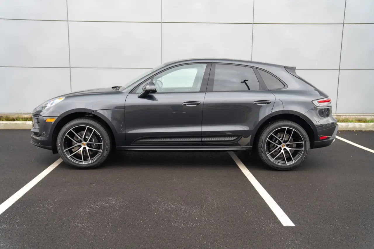 2026 Porsche Macan T - Photo 16