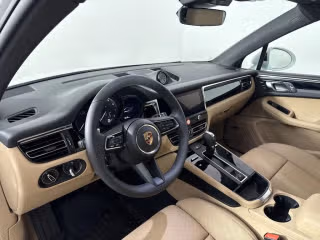 2025 Porsche Macan - Photo 25