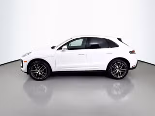 2026 Porsche Macan T - Photo 9