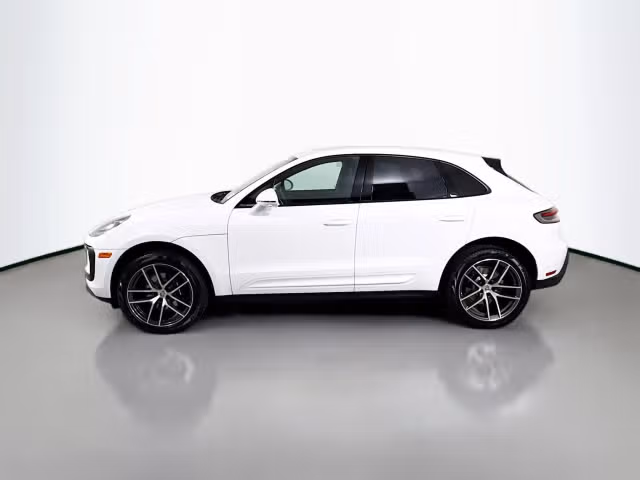 2026 Porsche Macan T - Photo 10
