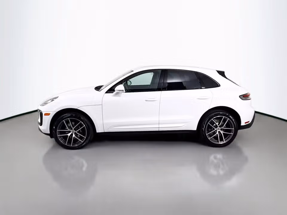 2026 Porsche Macan T - Photo 11