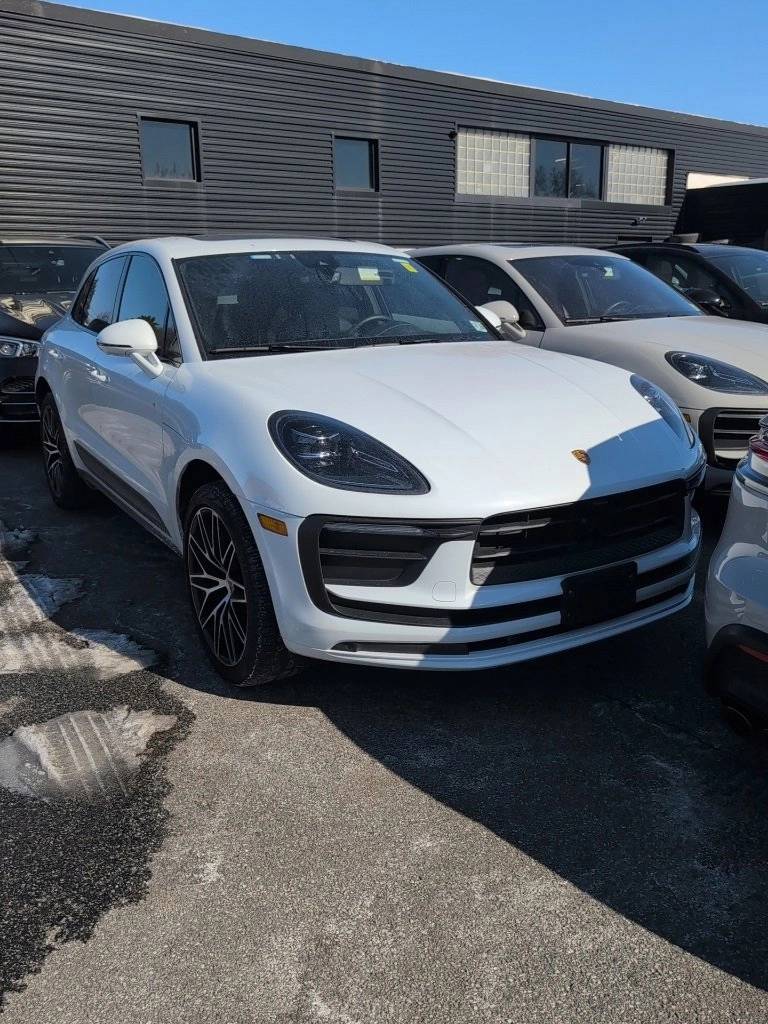 2023 Porsche Macan Base
