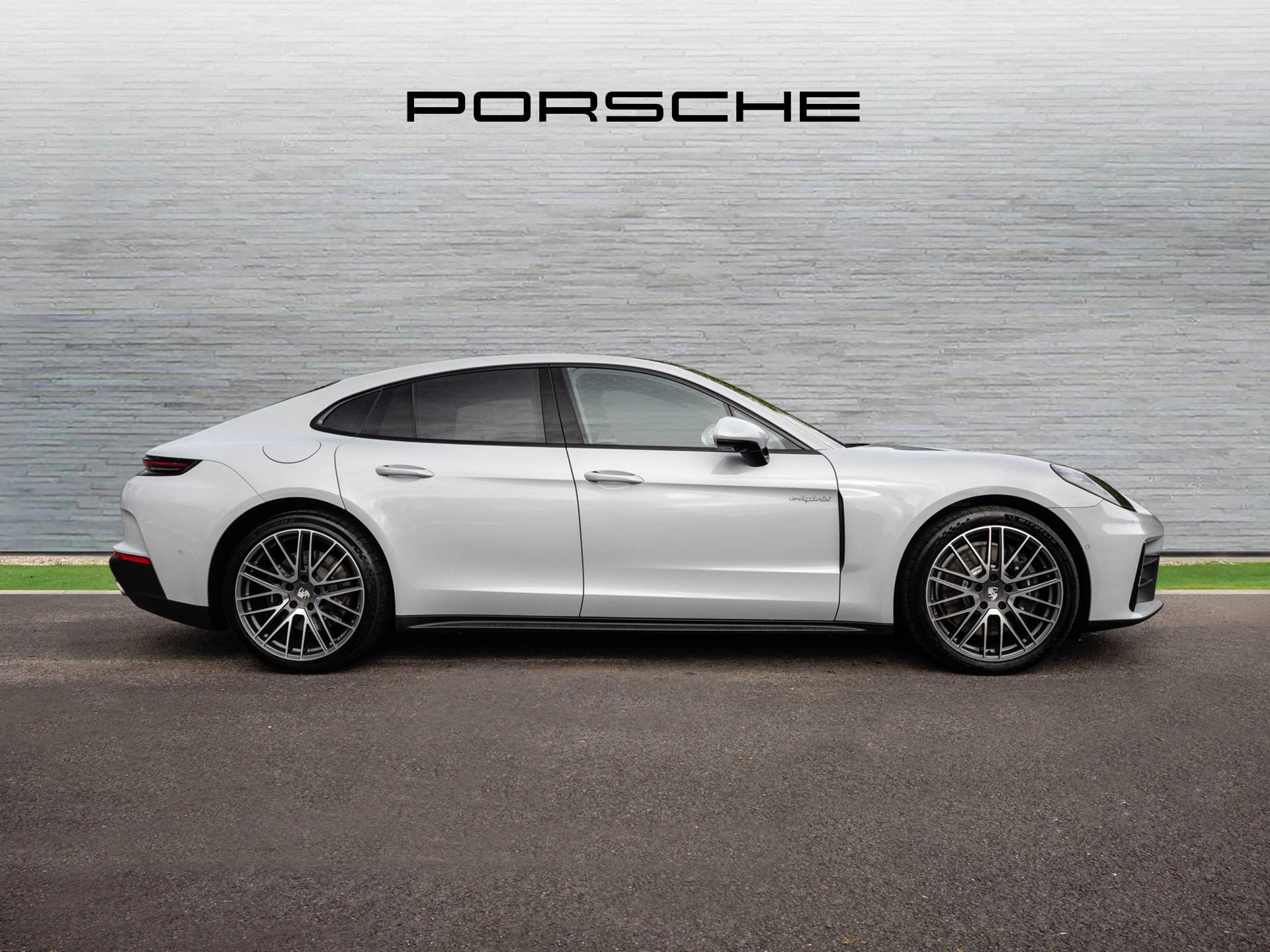 Panamera 4 E-Hybrid, photo 2 of 48