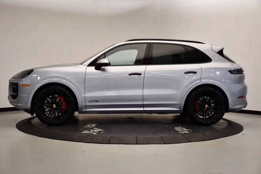 2026 Porsche Cayenne GTS - Photo 12