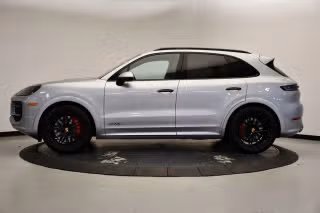 2026 Porsche Cayenne GTS - Photo 9