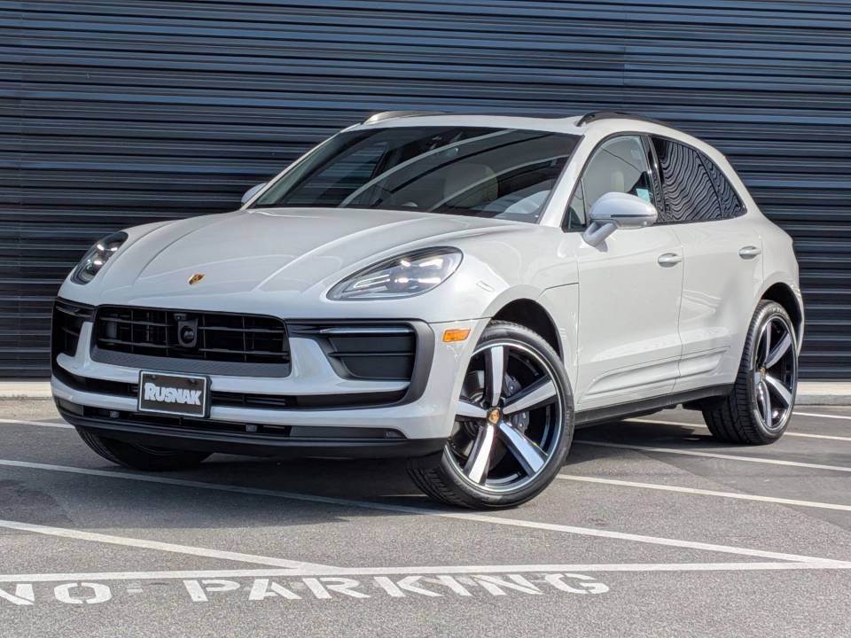 2026 Porsche Macan Base