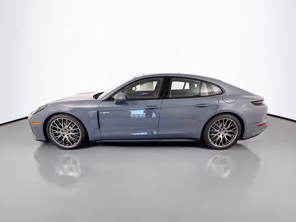 2026 Porsche Panamera 4 E-Hybrid - Photo 12