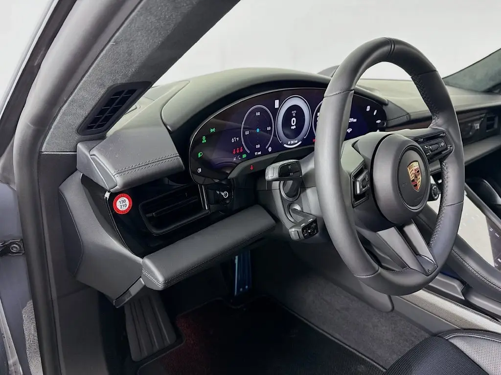2026 Porsche Taycan GTS - Photo 32