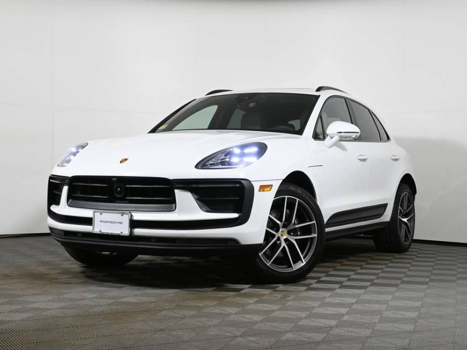 2025 Porsche Macan Base