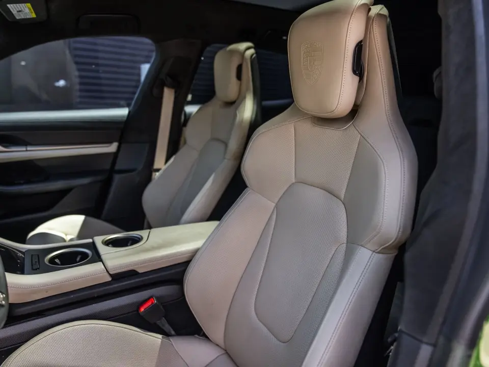2023 Porsche Taycan 39