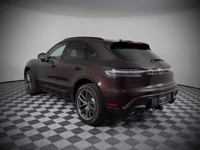 2025 Porsche Macan T - Photo 18