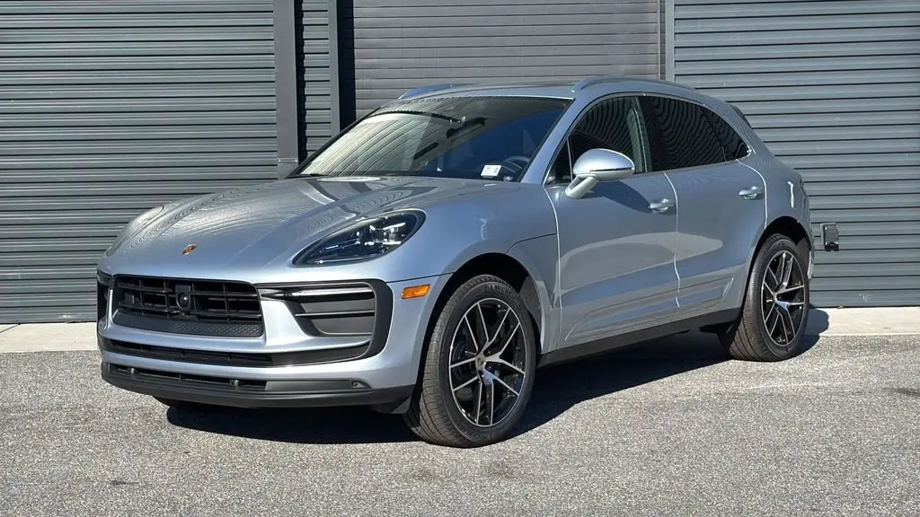 2026 Porsche Macan - Photo 8