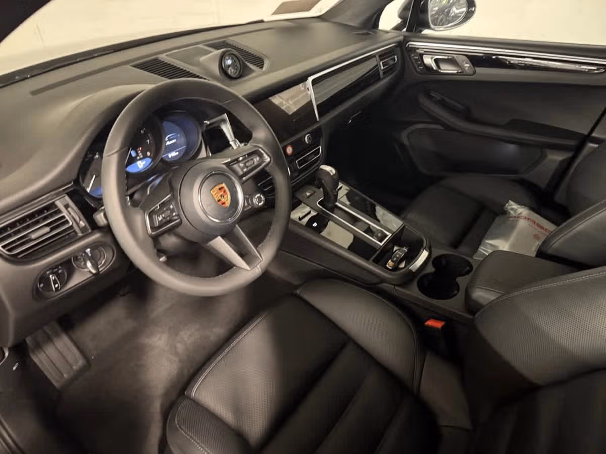 2026 Porsche Macan - Photo 28