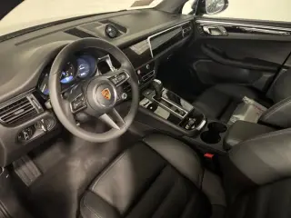 2026 Porsche Macan - Photo 29