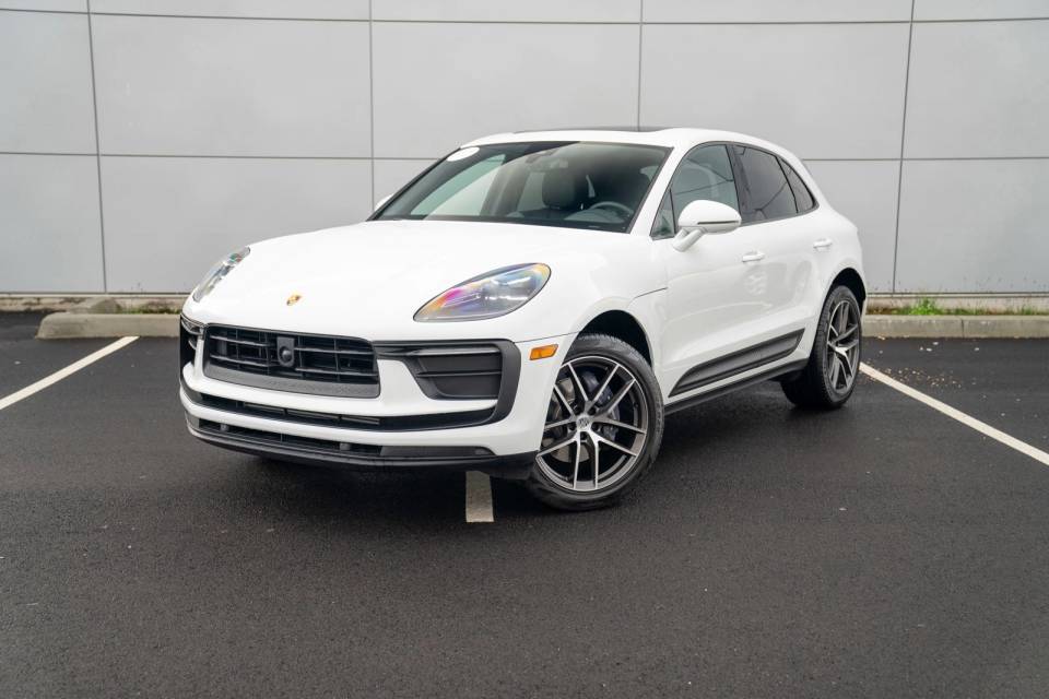 2025 Porsche Macan T