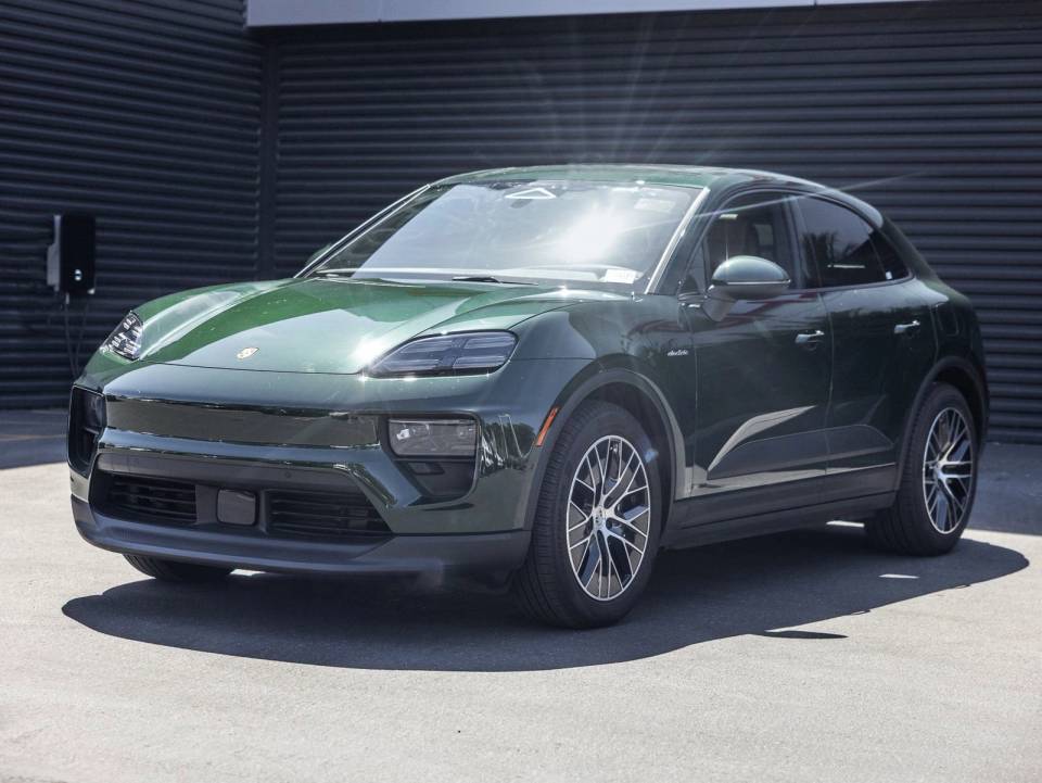 2025 Porsche Macan Base