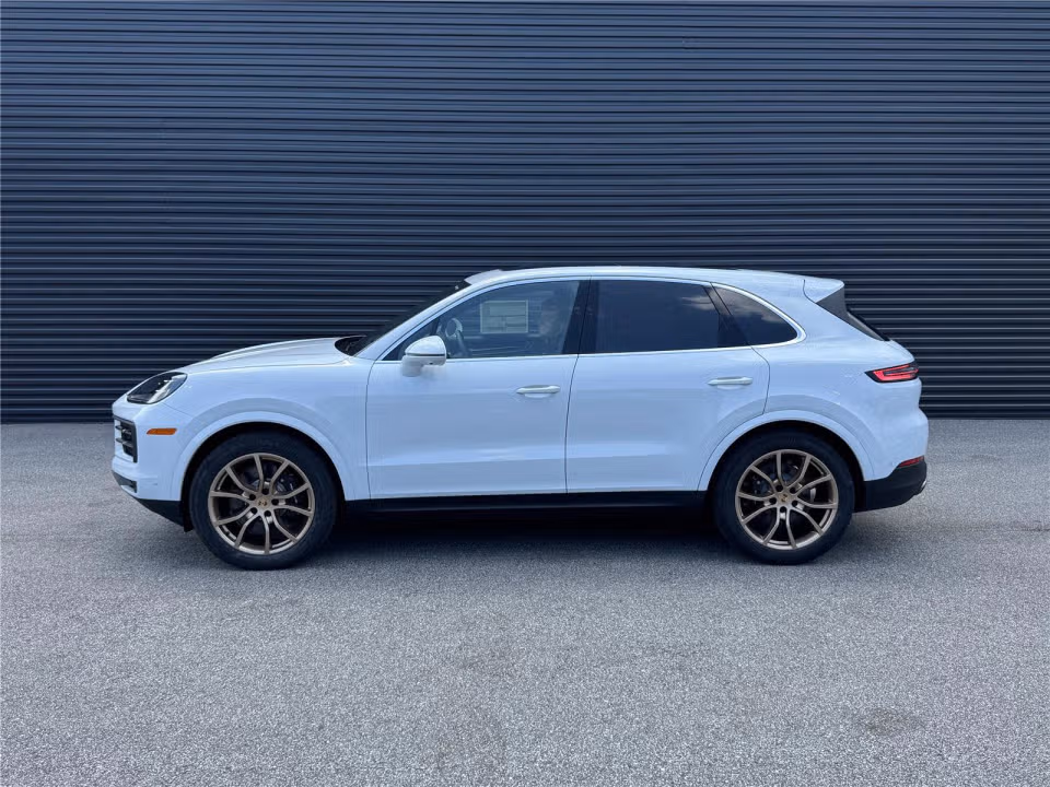 2025 Porsche Cayenne S - Photo 11