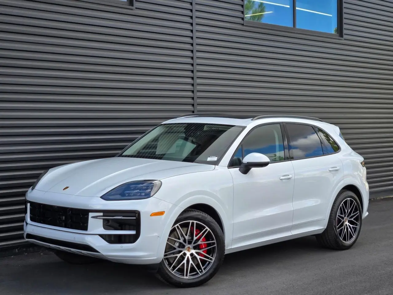 2026 Porsche Cayenne S - Photo 8