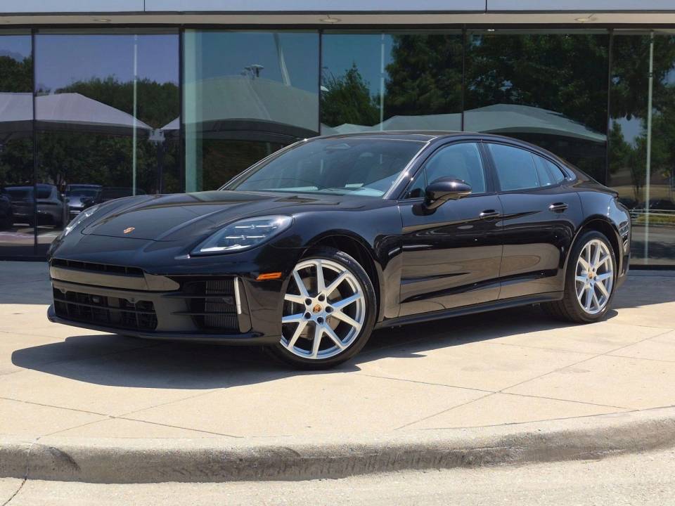 2026 Porsche Panamera 4