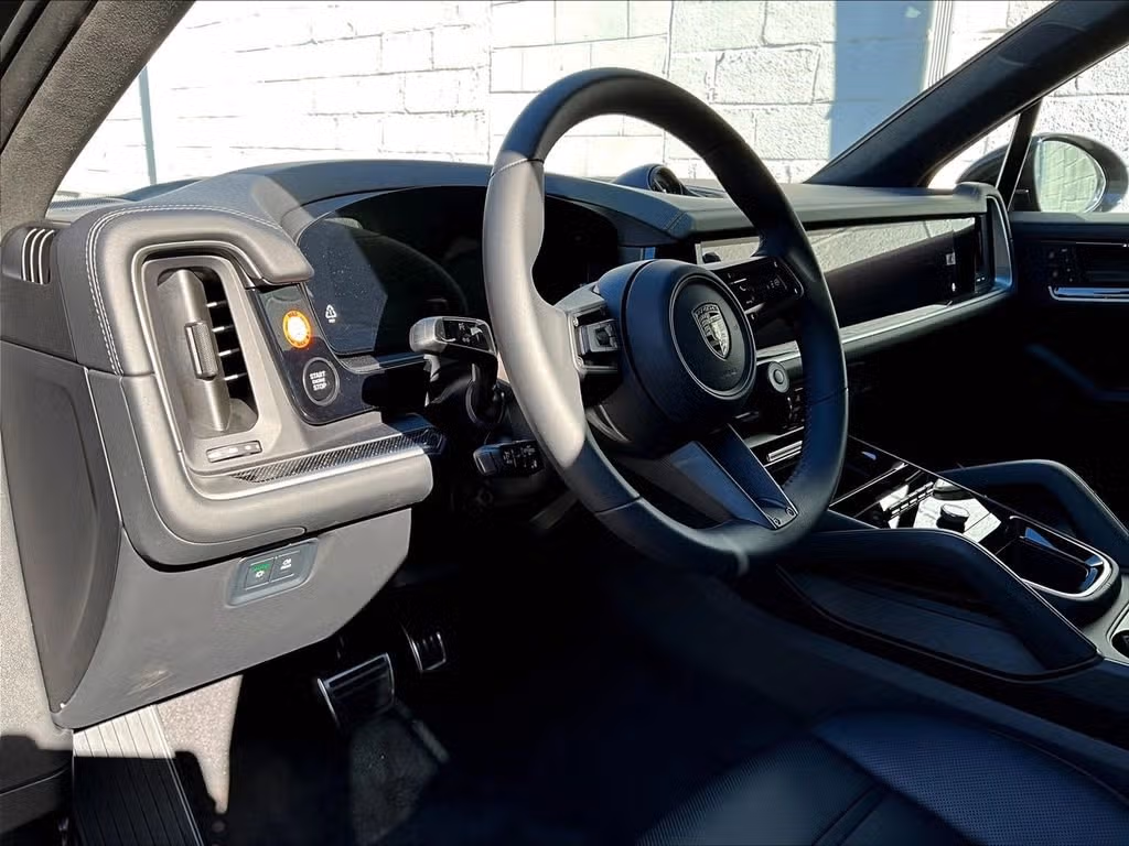 2025 Porsche Cayenne Turbo E-Hybrid - Photo 28