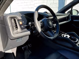 2025 Porsche Cayenne Turbo E-Hybrid - Photo 25