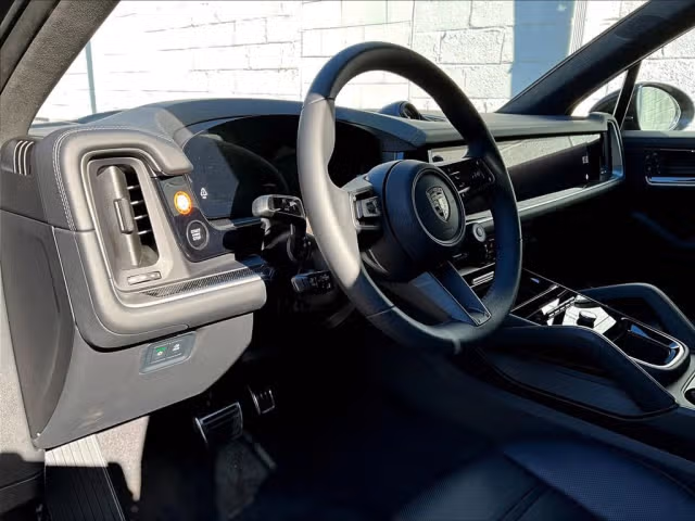 2025 Porsche Cayenne Turbo E-Hybrid - Photo 26