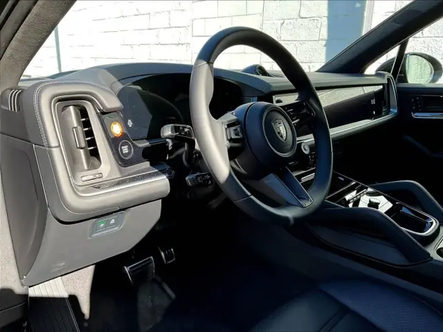 2025 Porsche Cayenne Turbo E-Hybrid - Photo 30