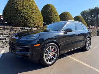 2024 Porsche Cayenne S's photo