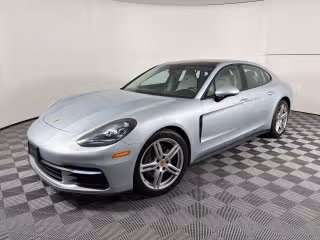 2018 Porsche Panamera's photo