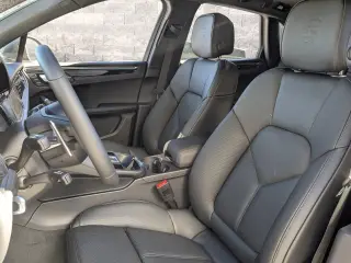 2026 Porsche Macan T - Photo 37