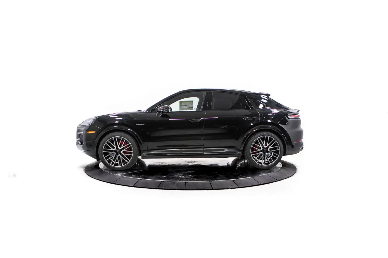 2026 Porsche Cayenne Coup Turbo E-Hybrid - Photo 16
