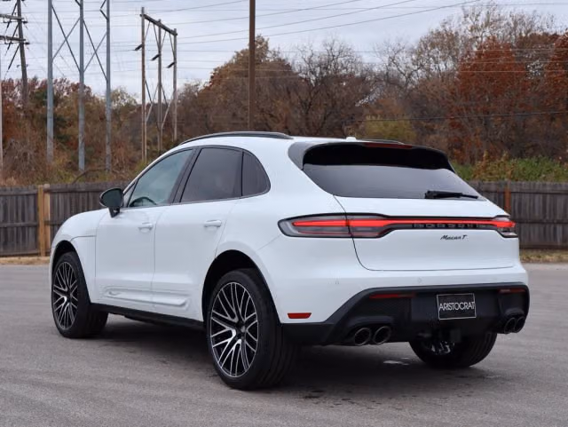 2026 Porsche Macan T - Photo 18
