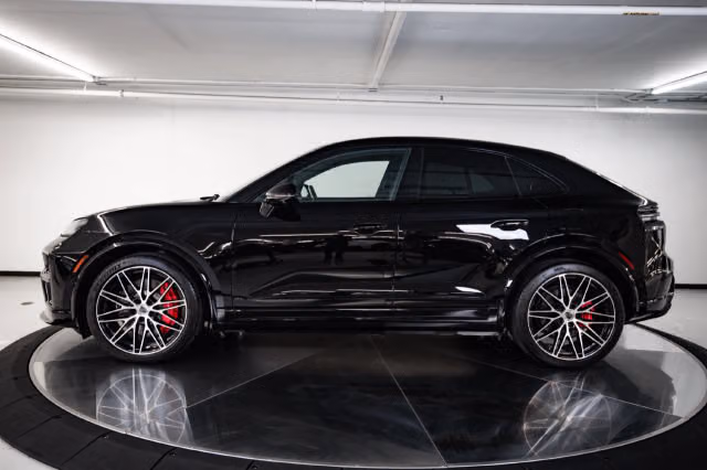 2024 Porsche Macan Turbo, photo 10