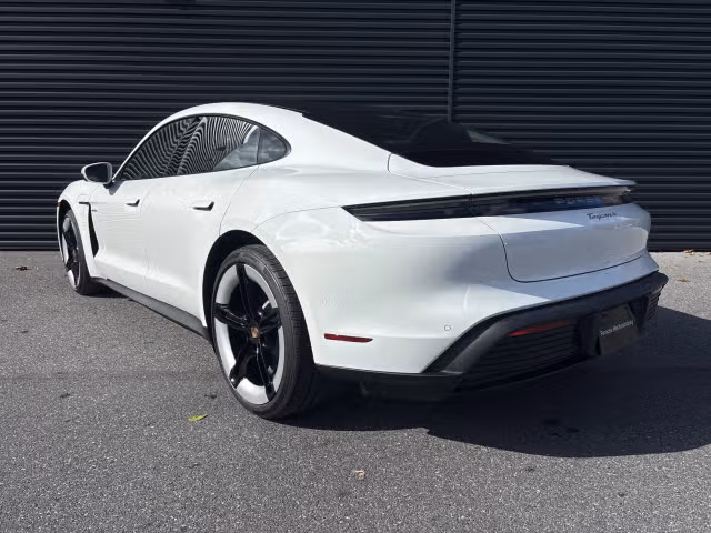 2026 Porsche Taycan Base - Photo 18