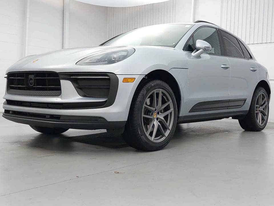 2025 Porsche Macan Base