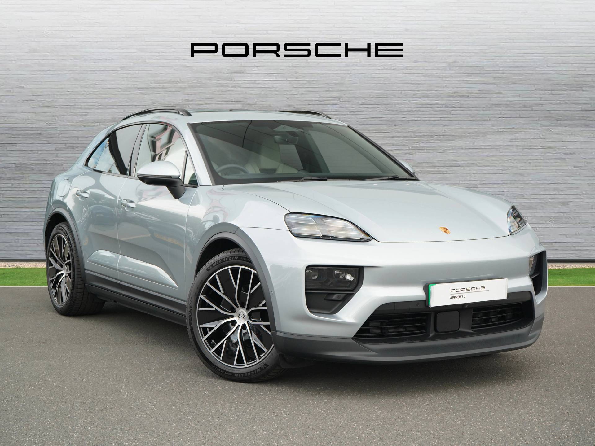 Macan, photo 1 of 35