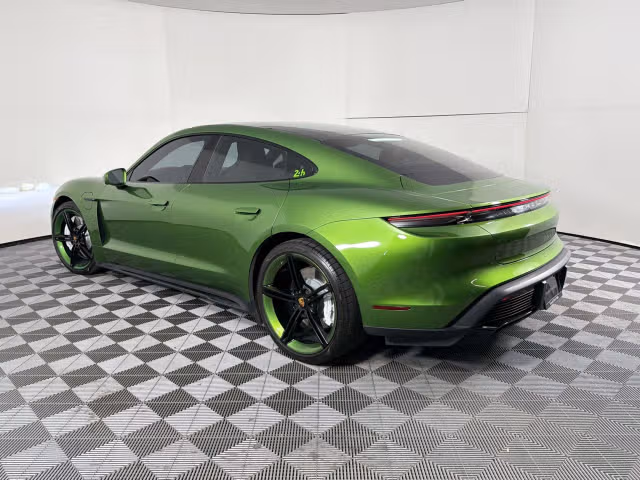 2023 Porsche Taycan 18