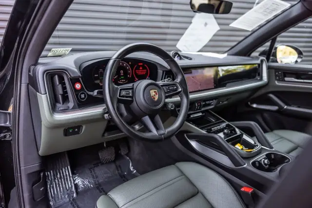 2024 Porsche Cayenne E-Hybrid - Photo 30