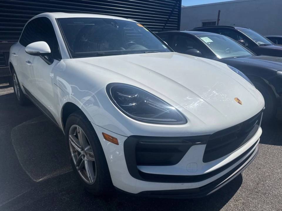 2023 Porsche Macan Base