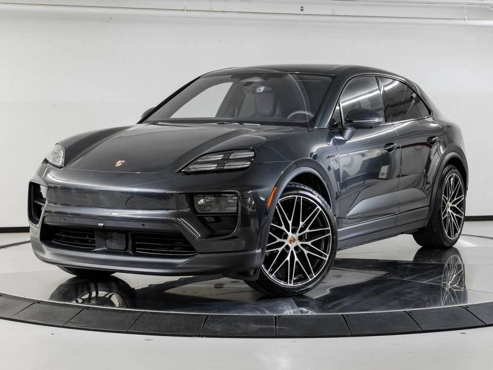 2026 Porsche Macan Base