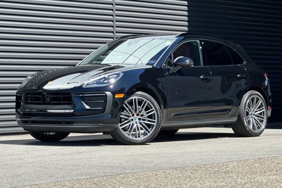 2025 Porsche Macan T
