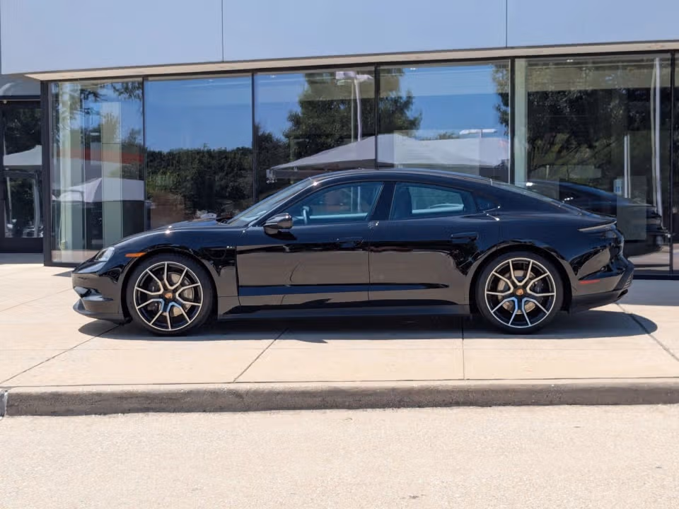 2025 Porsche Taycan Base - Photo 11