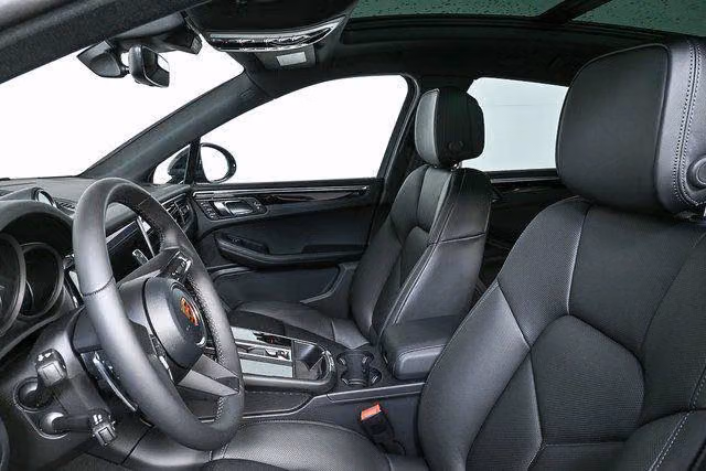 2026 Porsche Macan T - Photo 34