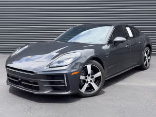 2025 Porsche Panamera 4's photo