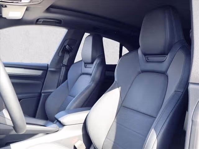 2025 Porsche Macan S - Photo 36