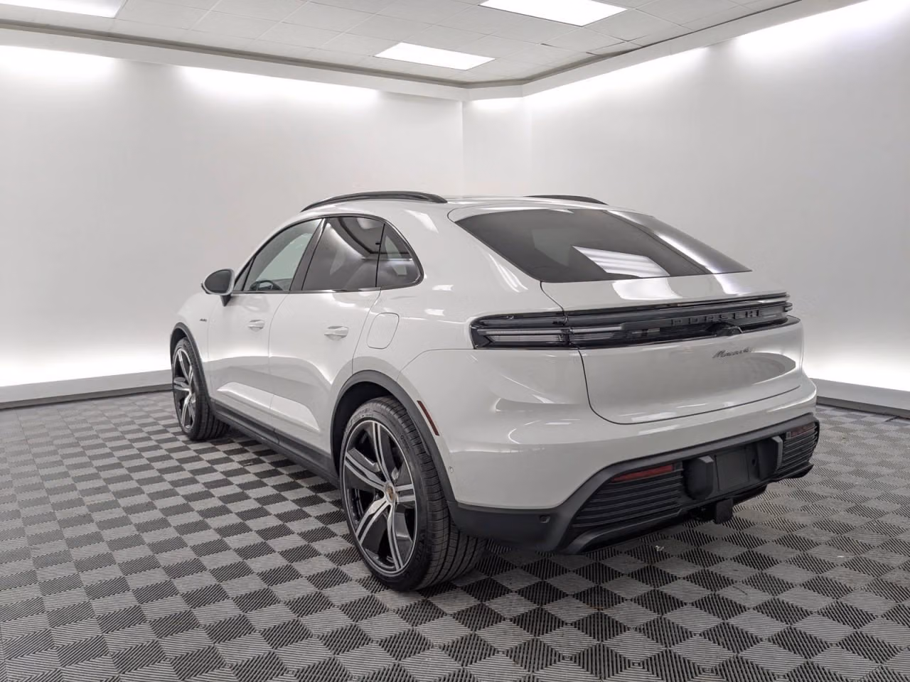 2025 Porsche Macan Base - Photo 20