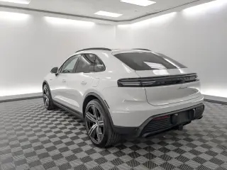 2025 Porsche Macan Base - Photo 21